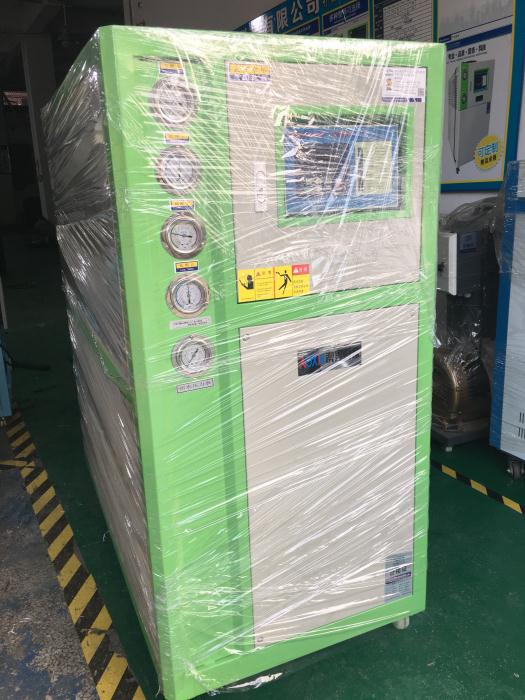 水冷式冷水機